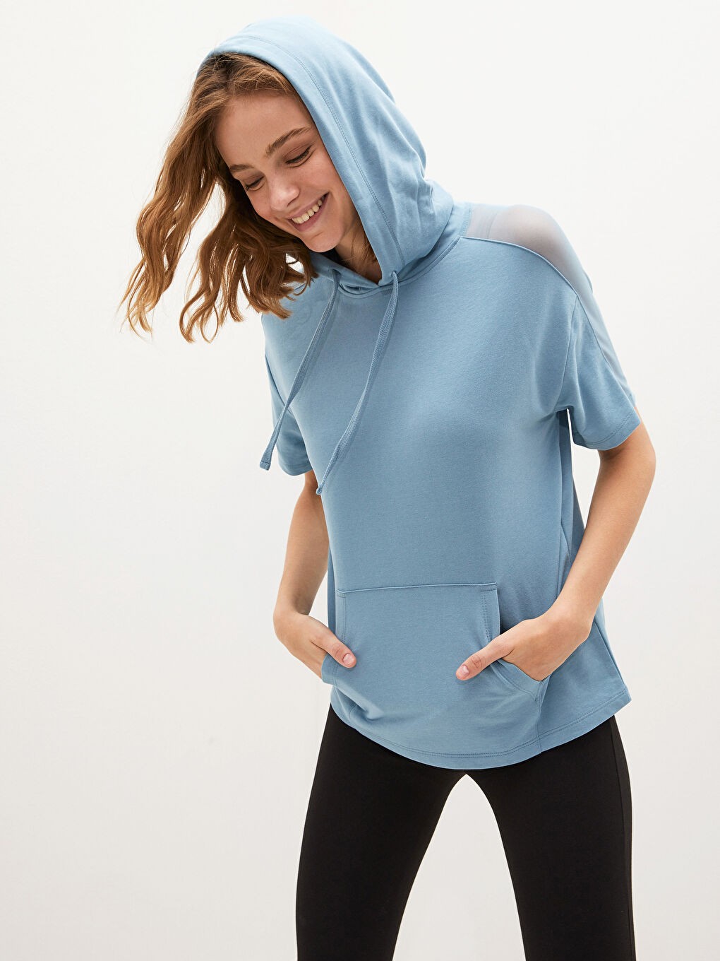 Mavi Kapüşonlu Düz Kısa Kollu Kadın Spor Tişört-4