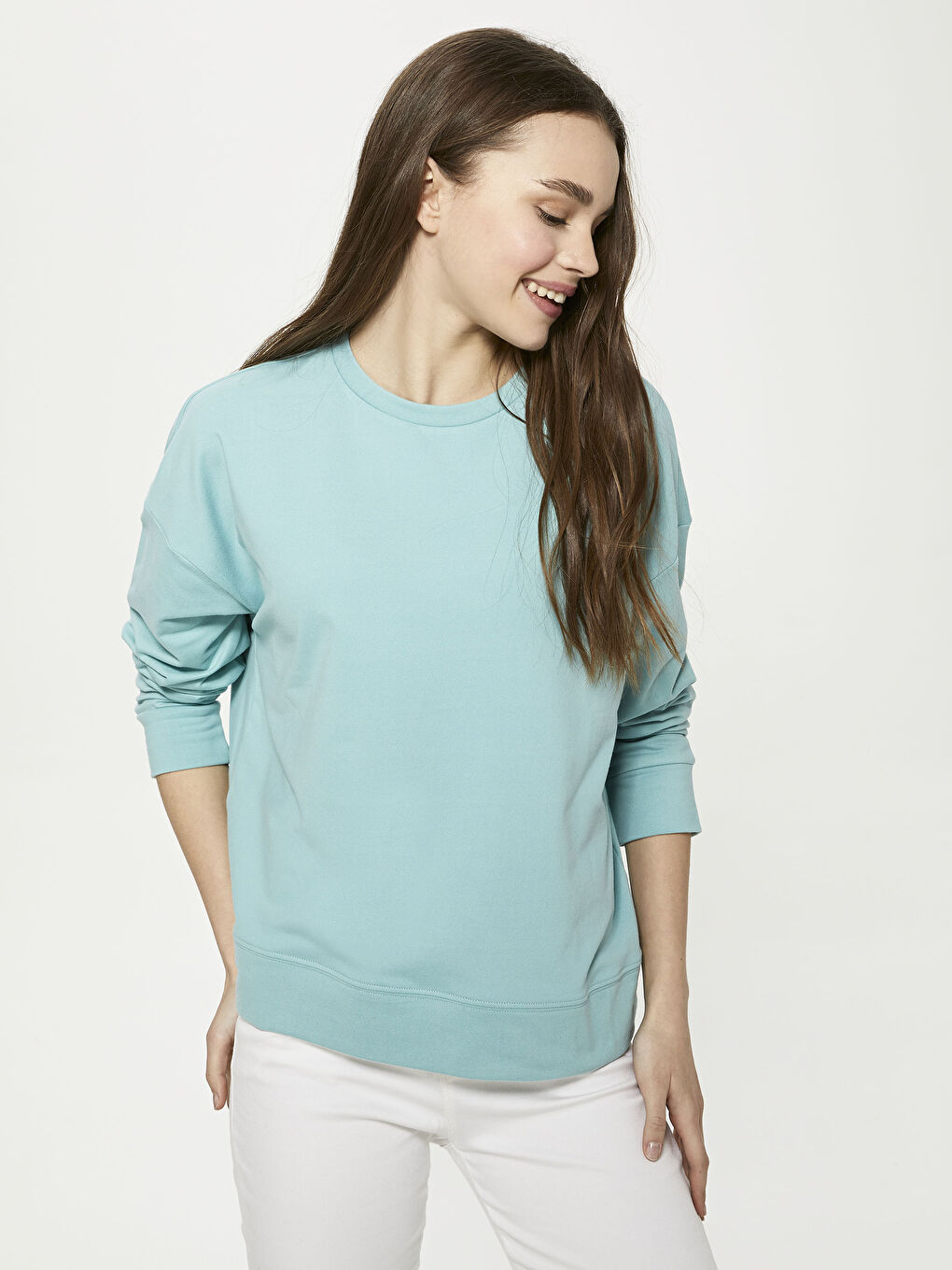 Свитшот спортивный женский с круглым вырезом, стандартного кроя, с длинным рукавом-4