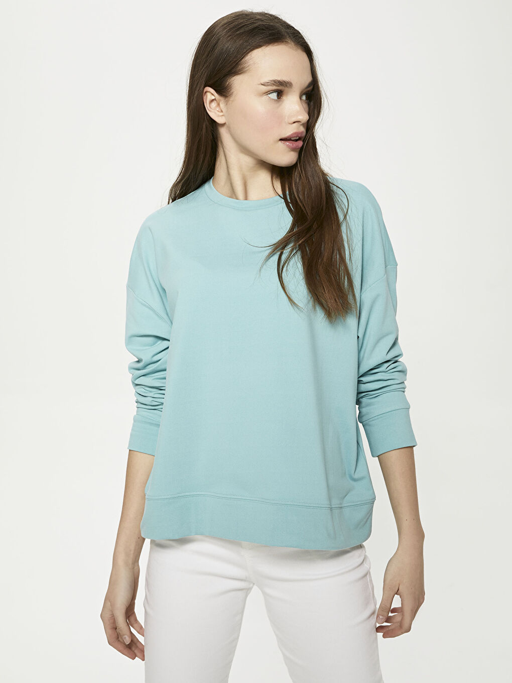 Свитшот спортивный женский с круглым вырезом, стандартного кроя, с длинным рукавом