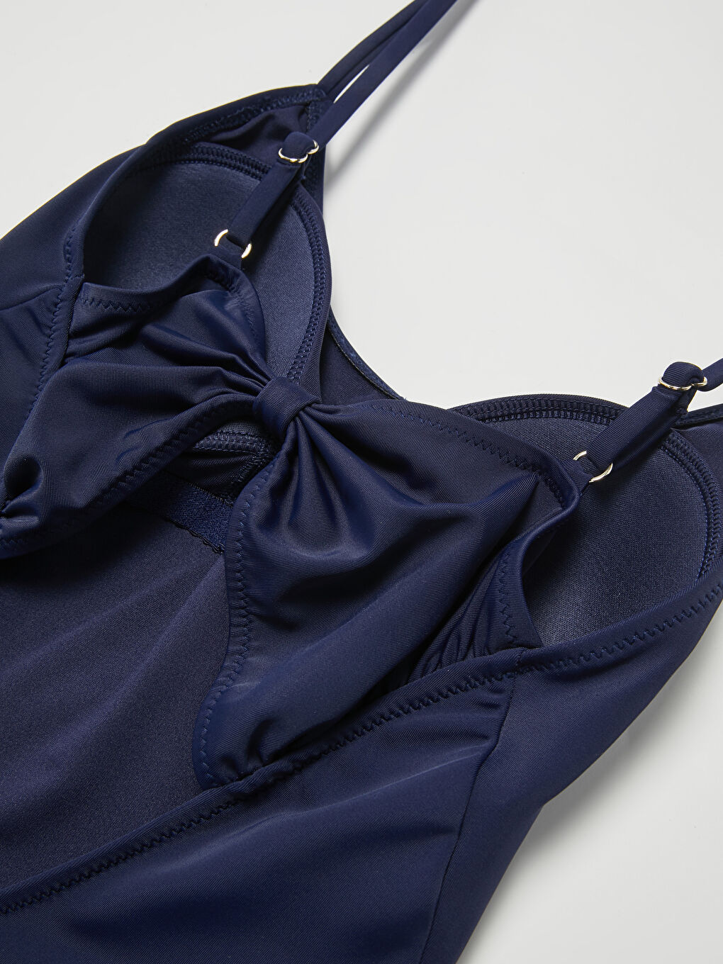 مايوه للسيدات من قماش راشيل بتفاصيل فيونكة غير مبطن-2