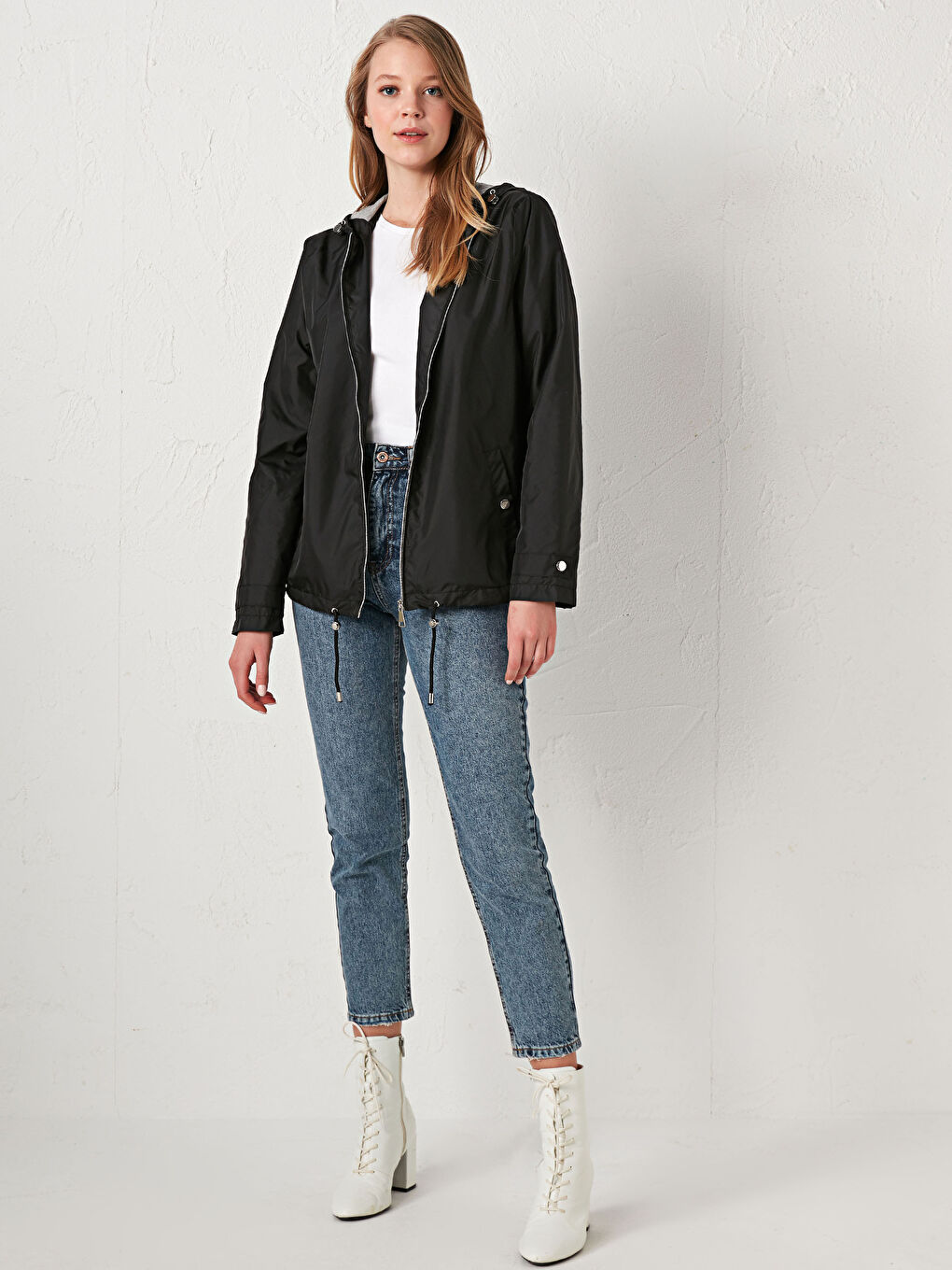 Siyah Kapüşonlu İnce Yağmurluk-3