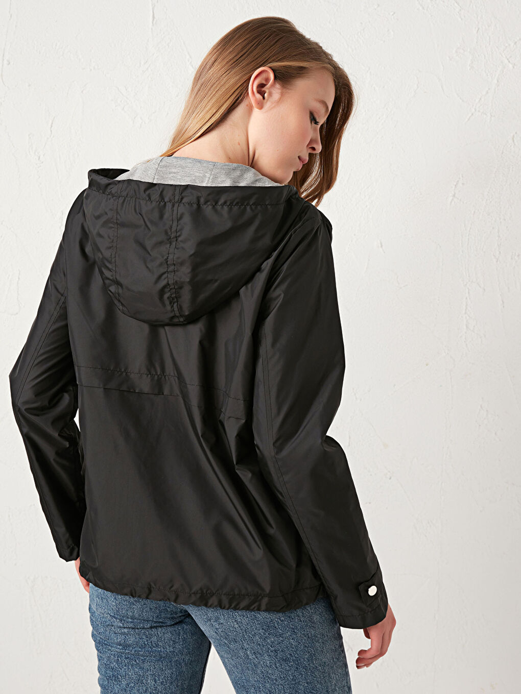 Siyah Kapüşonlu İnce Yağmurluk-4
