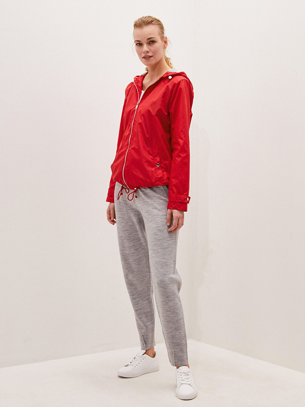 Kırmızı Kapüşonlu İnce Yağmurluk-3