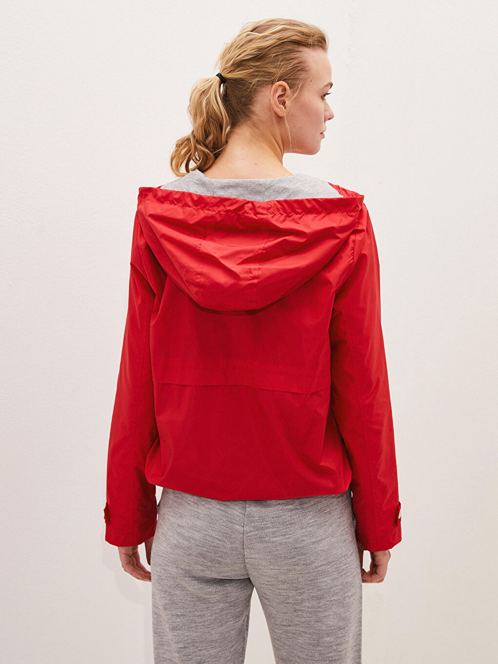 Kırmızı Kapüşonlu İnce Yağmurluk-4