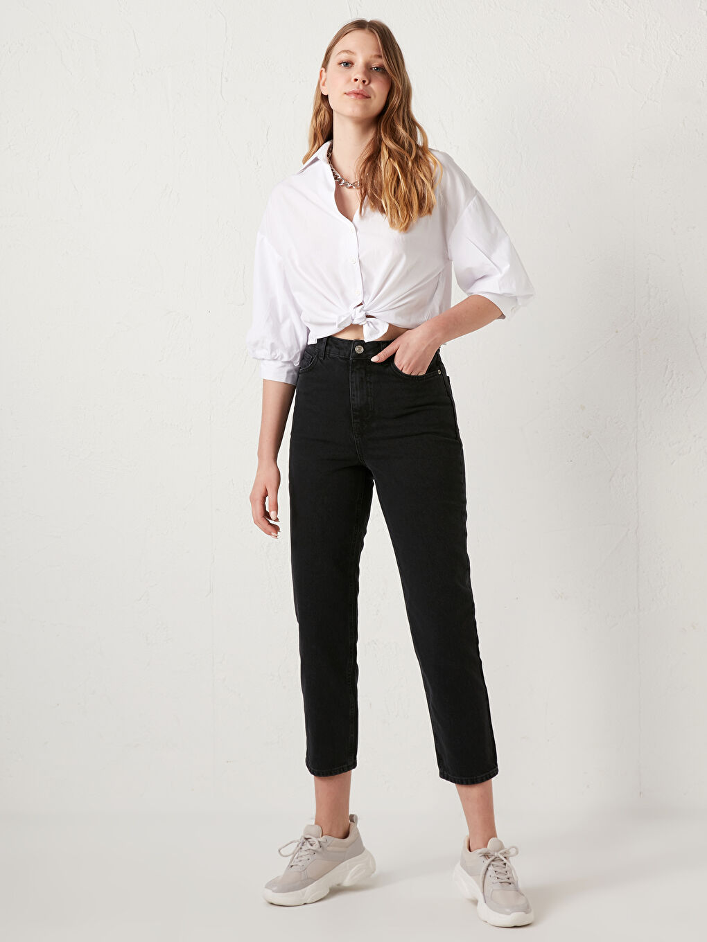 بنطلون دنيم روديو عالي الخصر بقصة مستقيمة وتفاصيل جيوب للسيدات-1