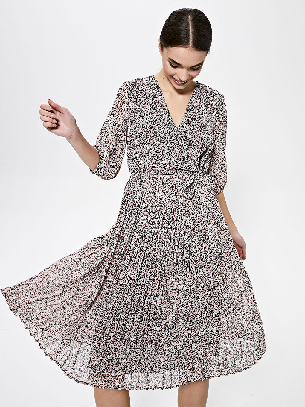 Pembe V Yaka Desenli Kısa Kollu Şifon Kadın Elbise-2