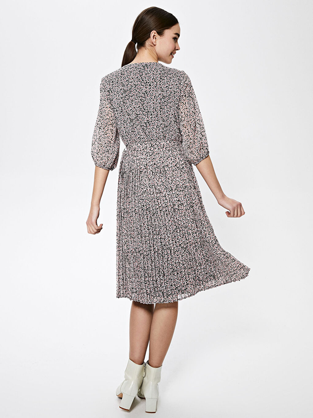 Pembe V Yaka Desenli Kısa Kollu Şifon Kadın Elbise-4