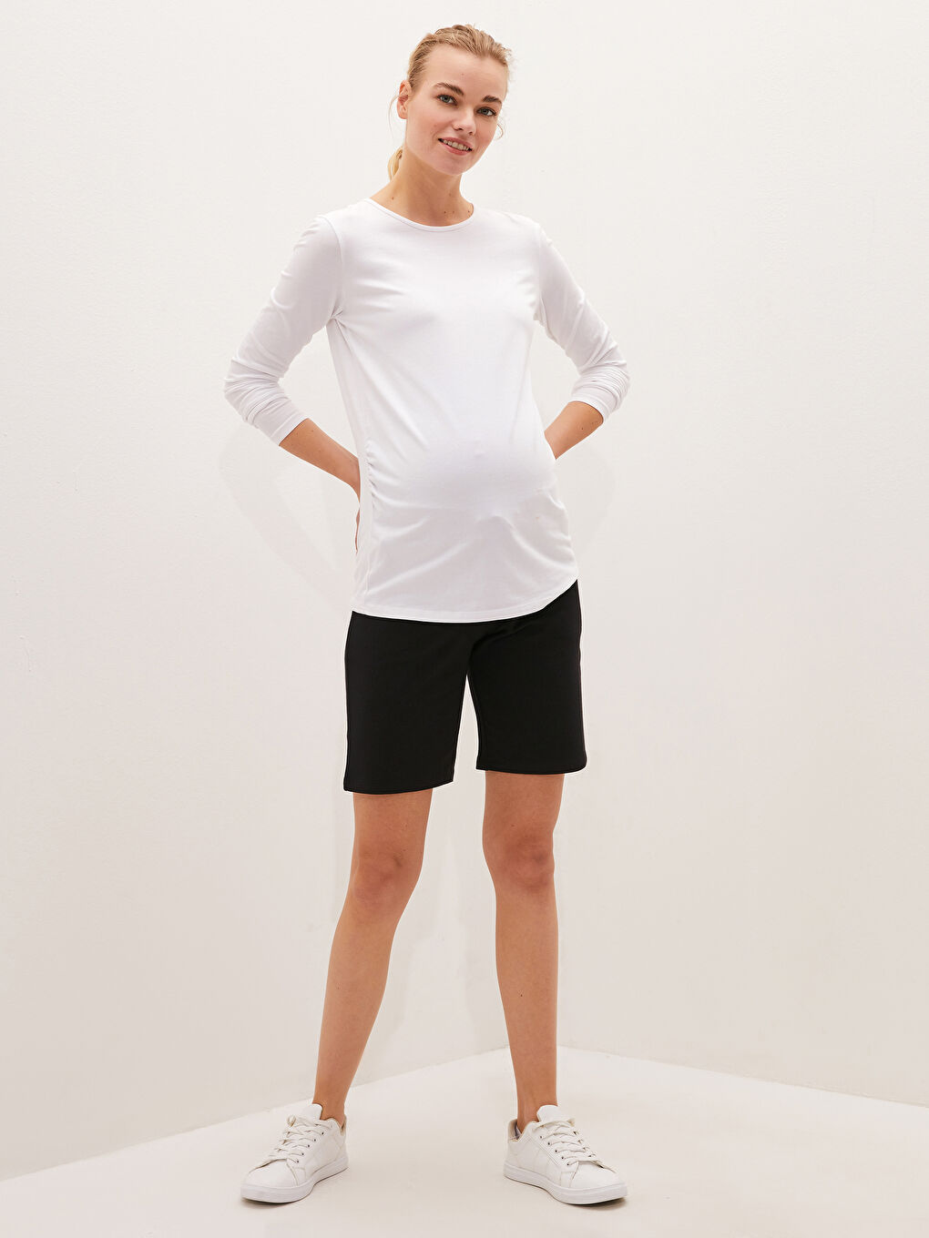 شورت حوامل بتفاصيل جيب و خصر مطاطي-1