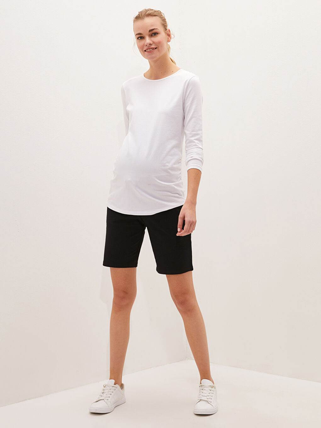 شورت حوامل بتفاصيل جيب و خصر مطاطي-3