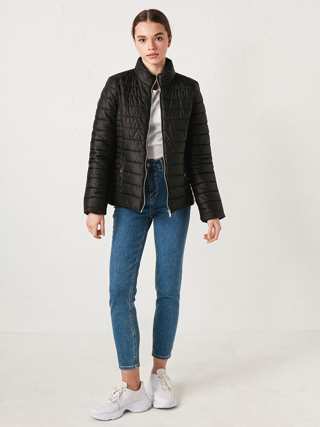 Siyah Dik Yaka Fermuarlı Uzun Kollu Kadın Şişme Mont-3