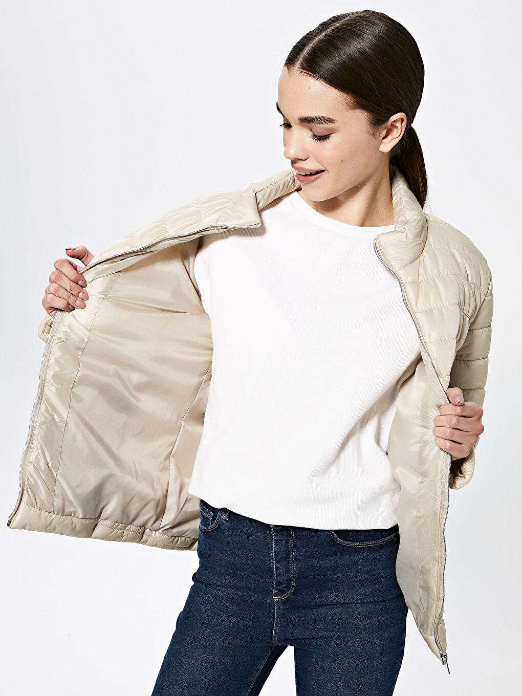 Ekru Dik Yaka Fermuarlı Uzun Kollu Kadın Şişme Mont-2