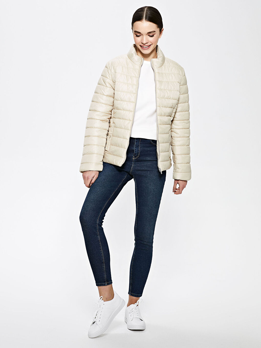 Ekru Dik Yaka Fermuarlı Uzun Kollu Kadın Şişme Mont-3