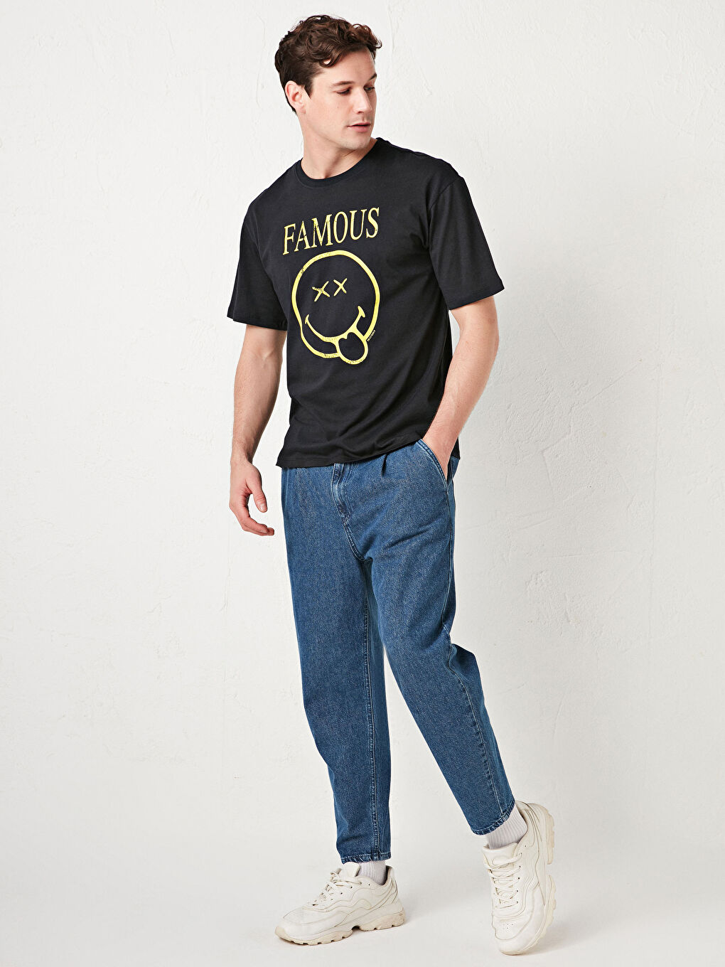 قميص رجالي كم قصير مطبوع سمايلي وورلد بكول مدور-2