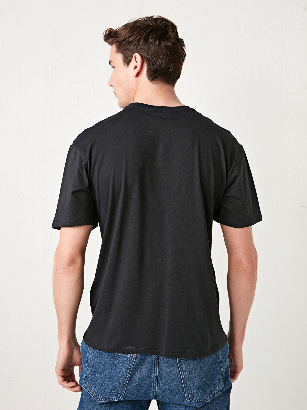 قميص رجالي كم قصير مطبوع سمايلي وورلد بكول مدور-4