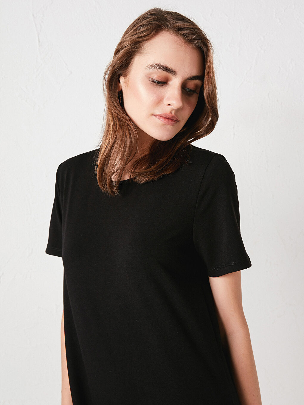 فستان نسائي بياقة دائرية سادة بأكمام قصيرة-2