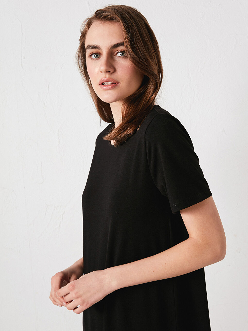 فستان نسائي بياقة دائرية سادة بأكمام قصيرة-3