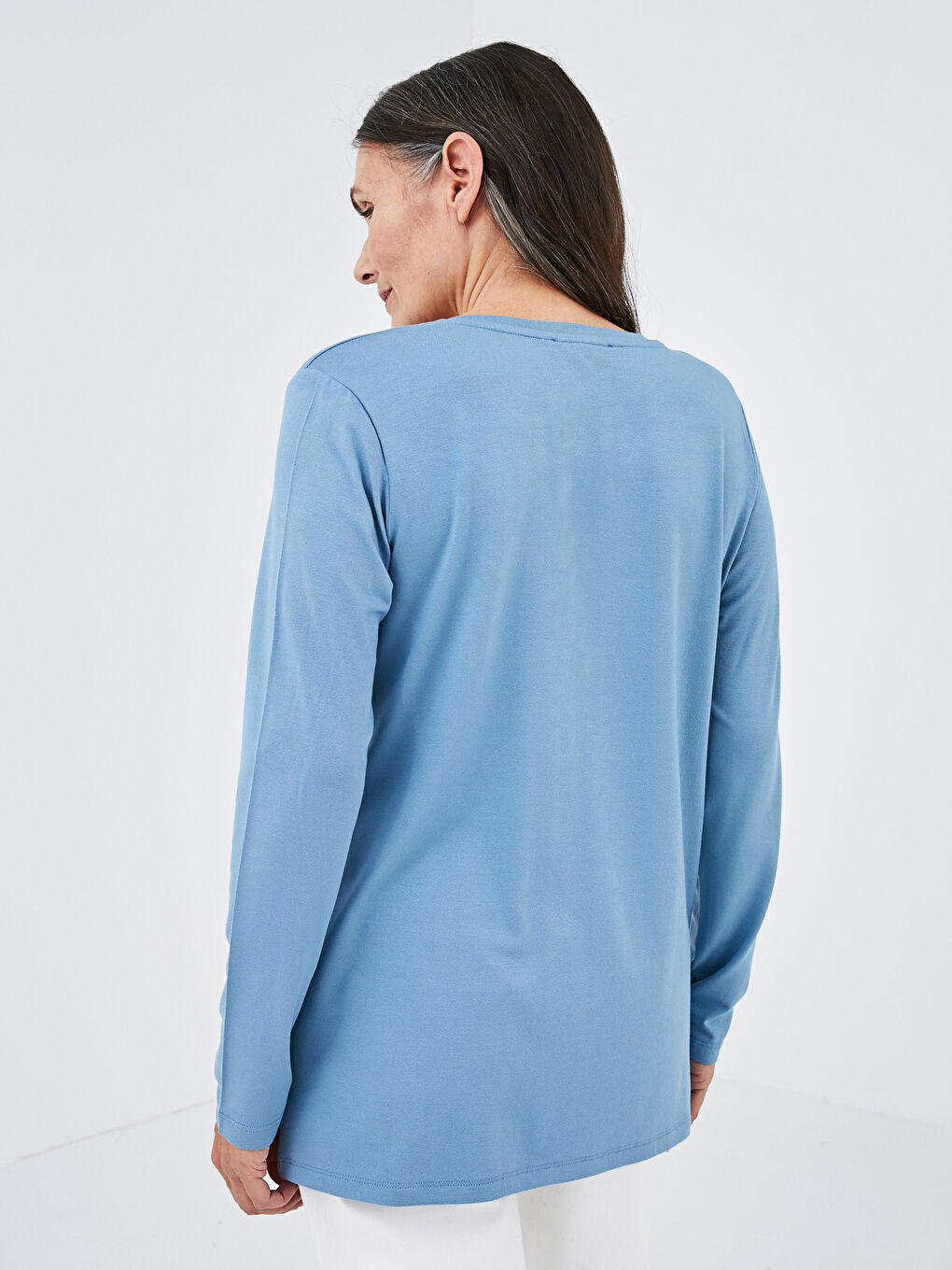 Mavi V Yaka Düz Krep Kadın Tişört-7