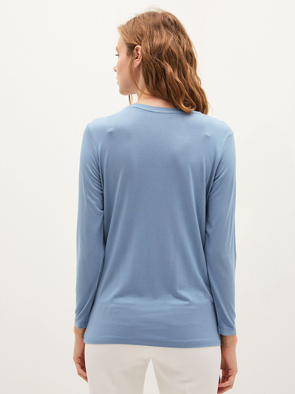 Mavi V Yaka Düz Krep Kadın Tişört-4