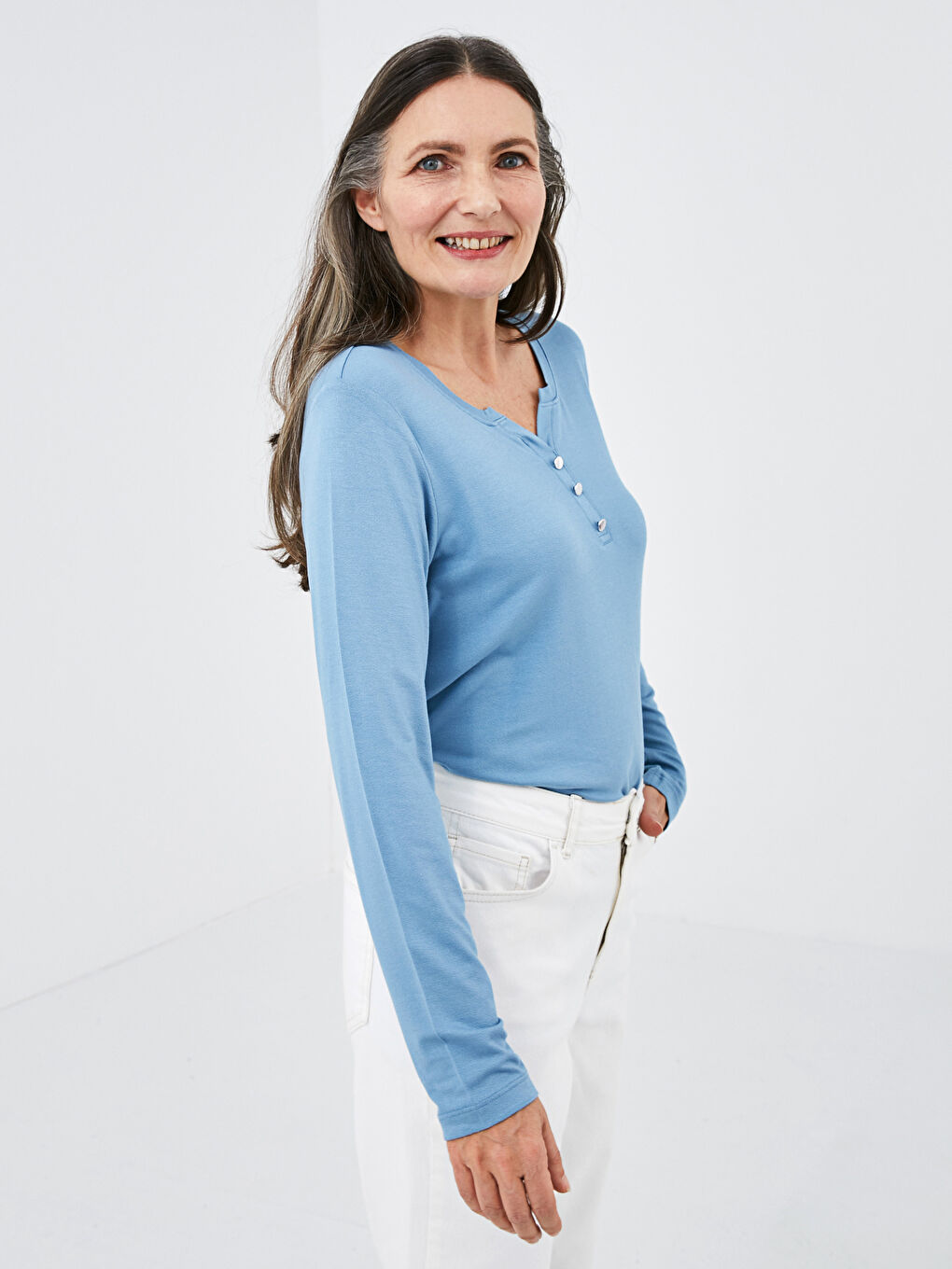 Mavi V Yaka Düz Krep Kadın Tişört-8