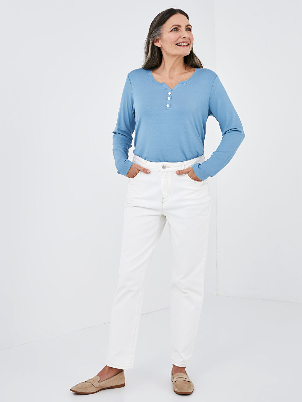 Mavi V Yaka Düz Krep Kadın Tişört-6