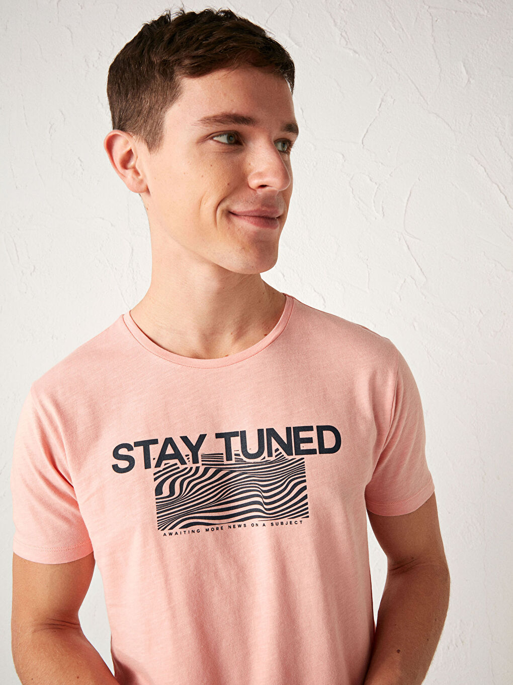 Pembe Bisiklet Yaka Baskılı Pamuklu Tişört