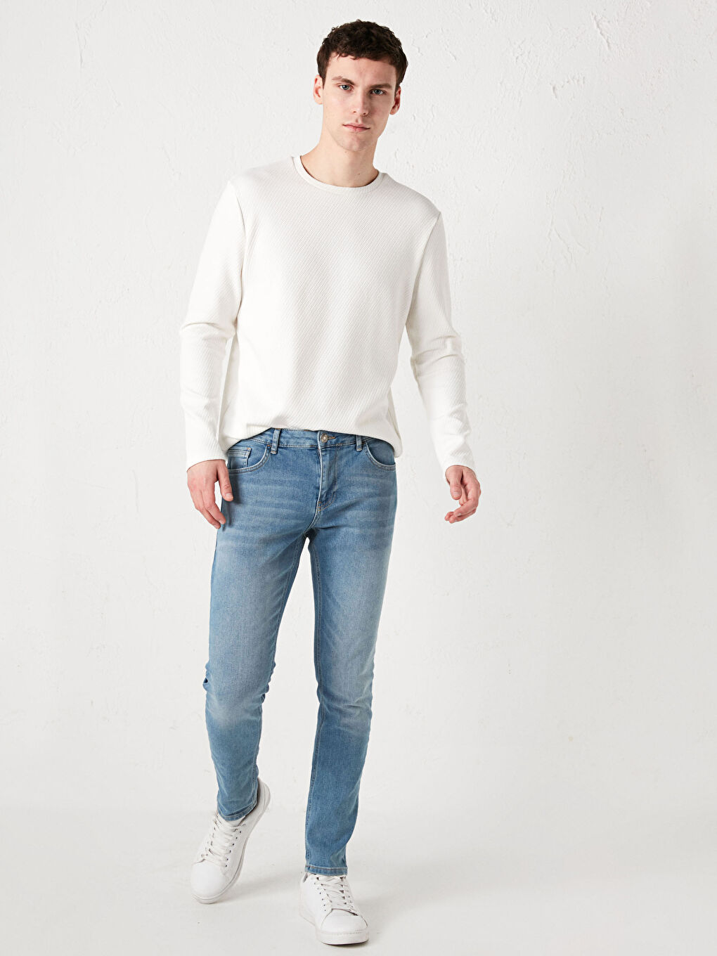 Beyaz Bisiklet Yaka Uzun Kollu Tişört-2