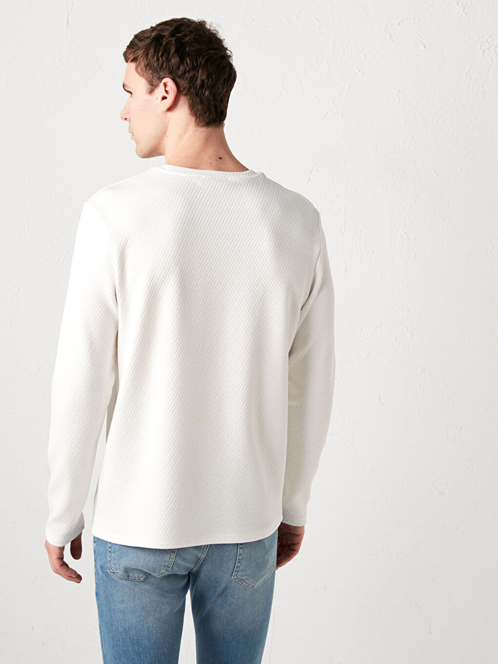 Beyaz Bisiklet Yaka Uzun Kollu Tişört-3