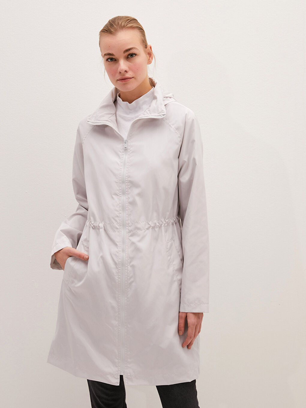 Bej Kapüşonlu İnce Yağmurluk-1