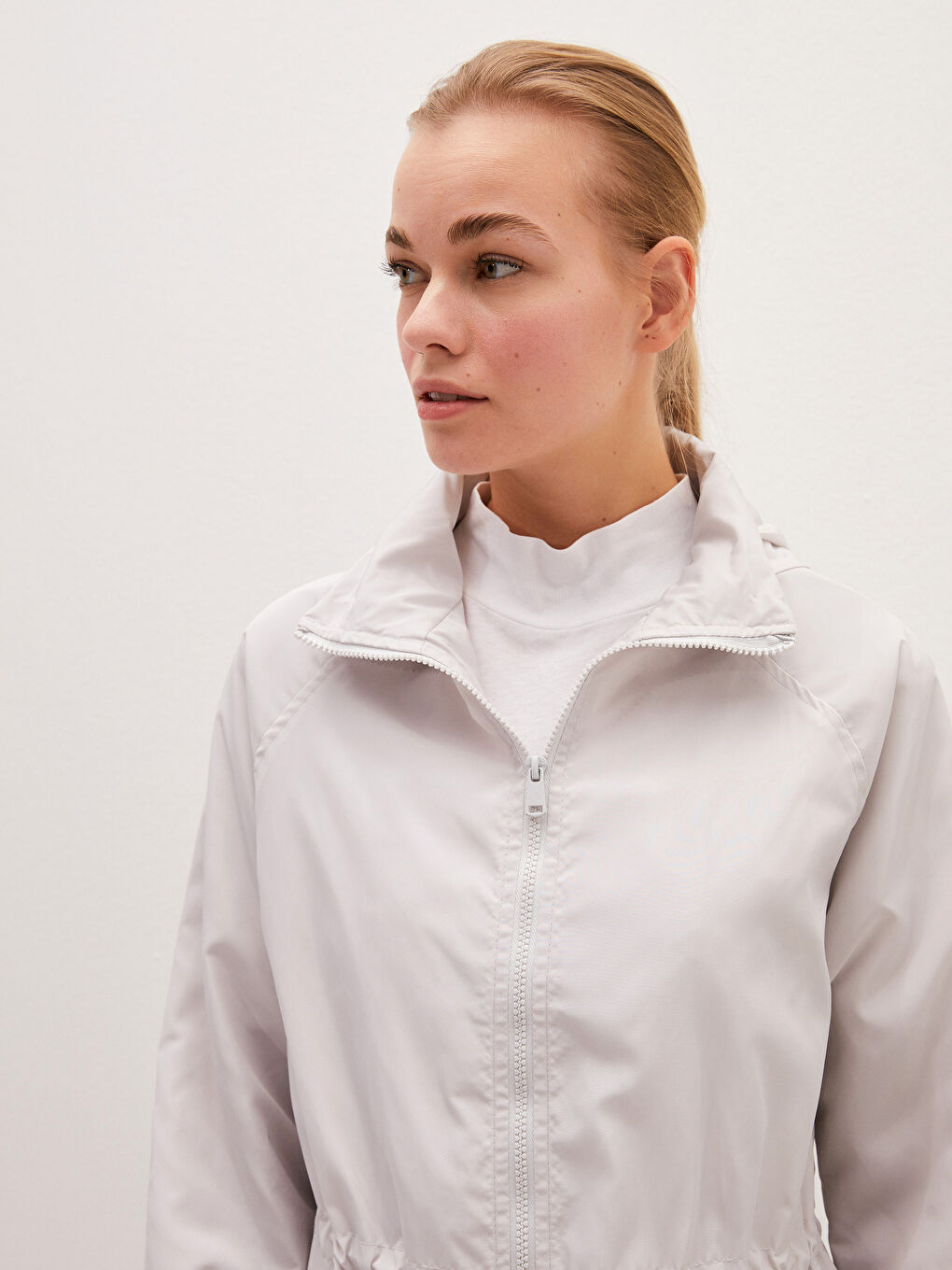 Bej Kapüşonlu İnce Yağmurluk-3