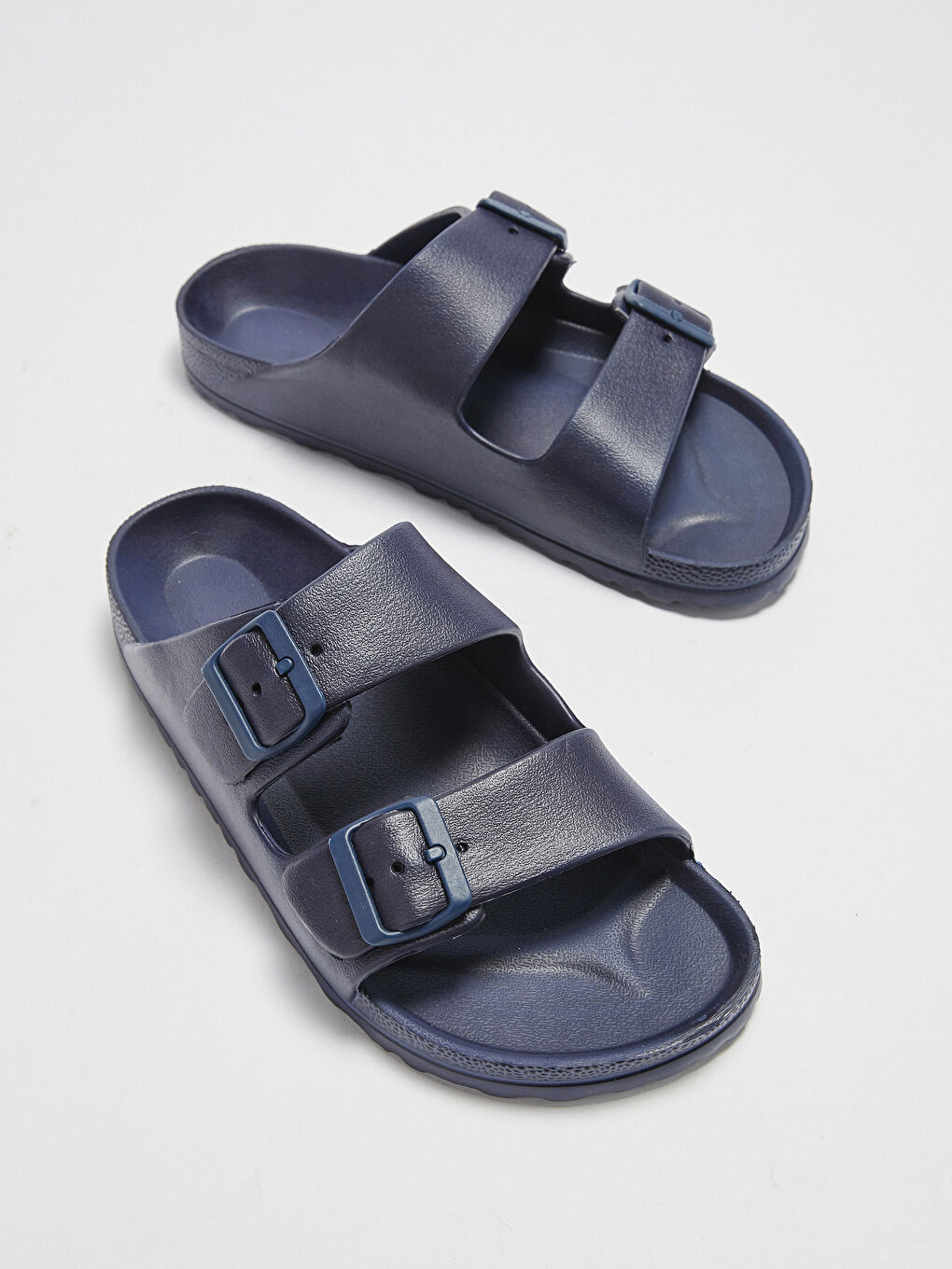 Lacivert Çift Bantlı Toka Detaylı Erkek Terlik-1