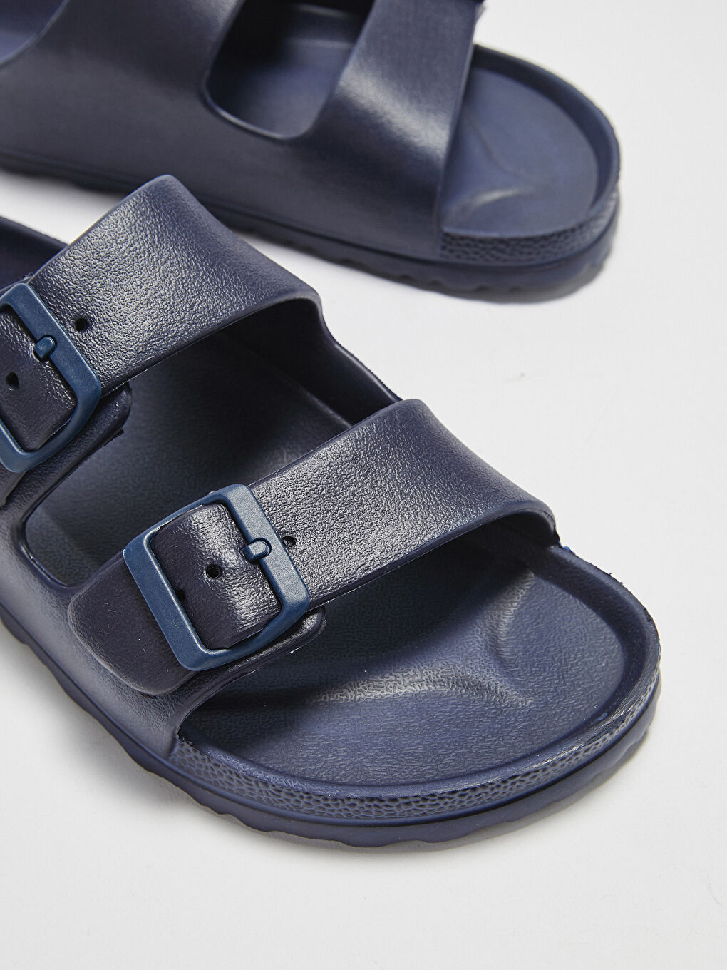 Lacivert Çift Bantlı Toka Detaylı Erkek Terlik-2