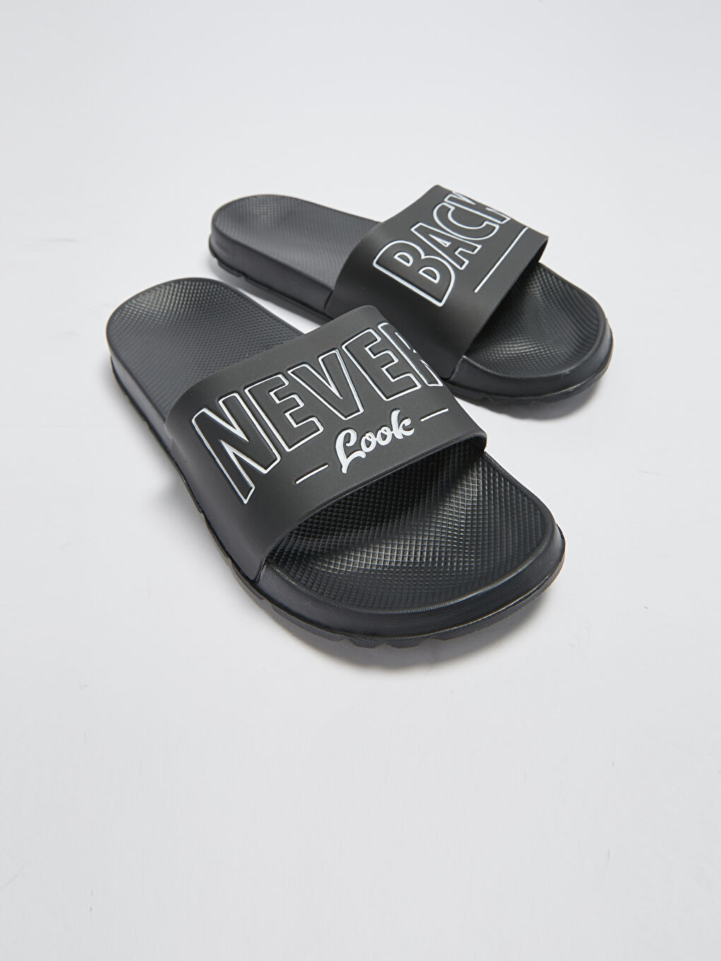 Siyah Yazı Baskılı Erkek Terlik-2