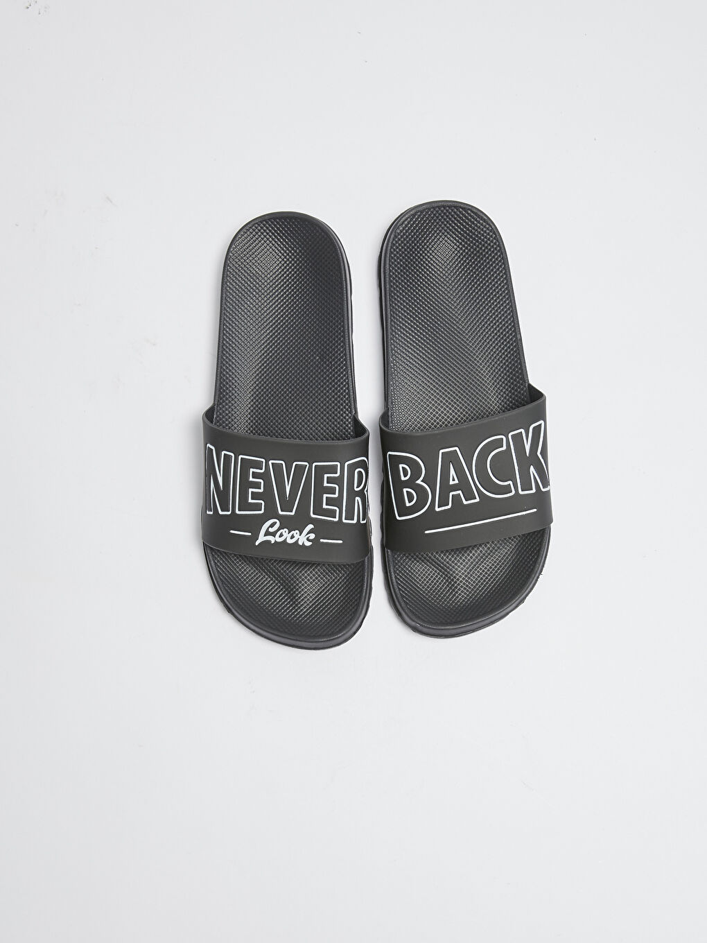 Siyah Yazı Baskılı Erkek Terlik-4