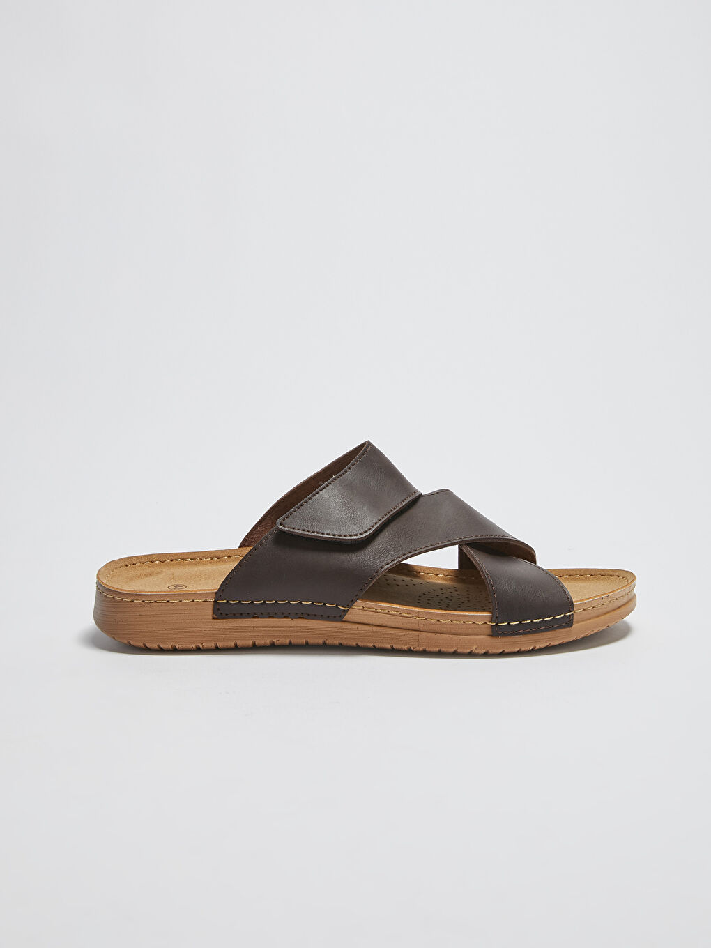 Kahverengi Deri Görünümlü Çapraz Bantlı Erkek Terlik-1