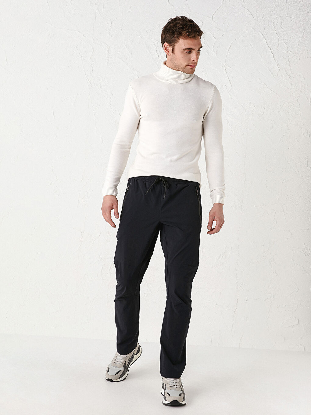 Muškarac CRNA Hlače-1