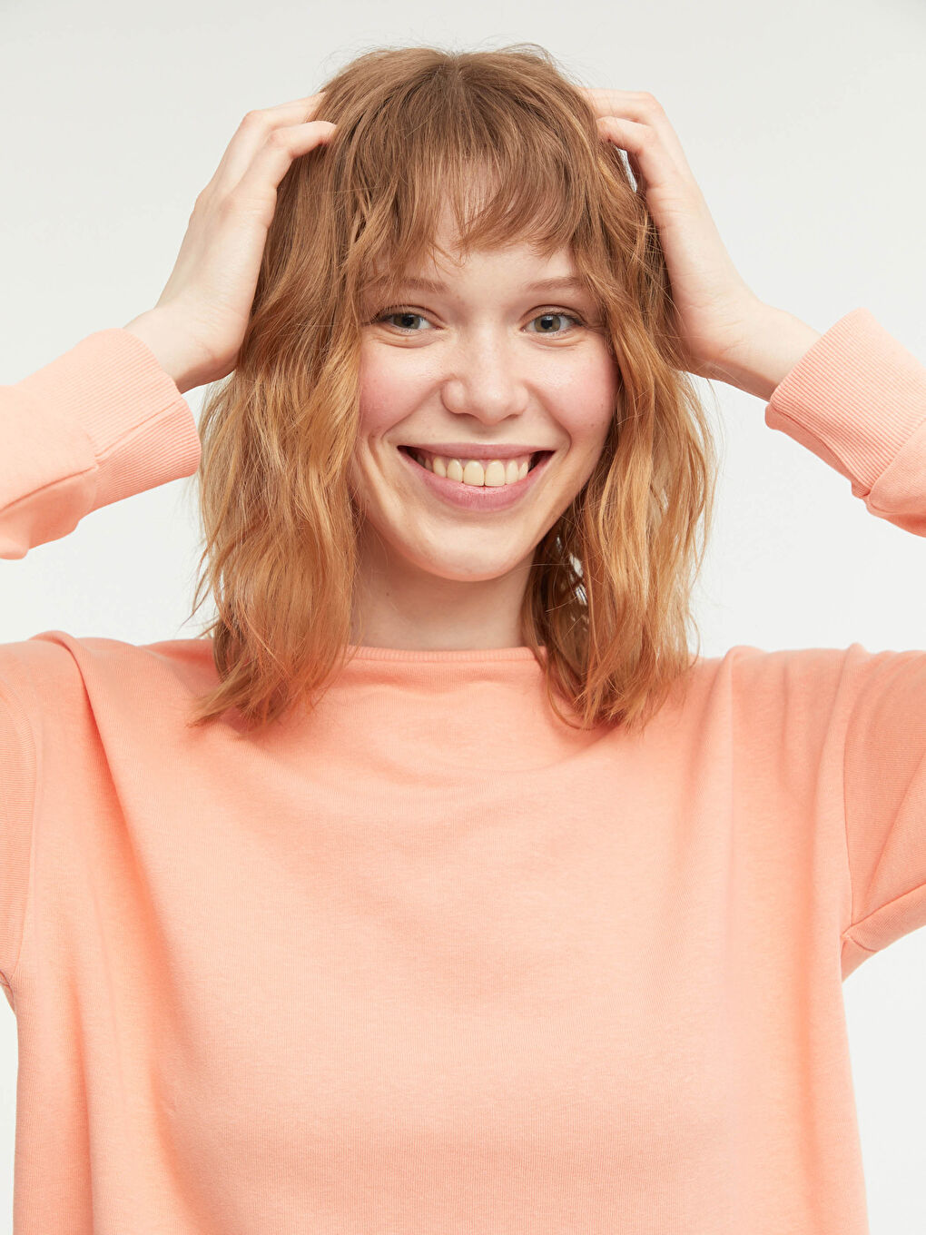 سويت شيرت نسائي برقبة دائرية وكم طويل سادة-18