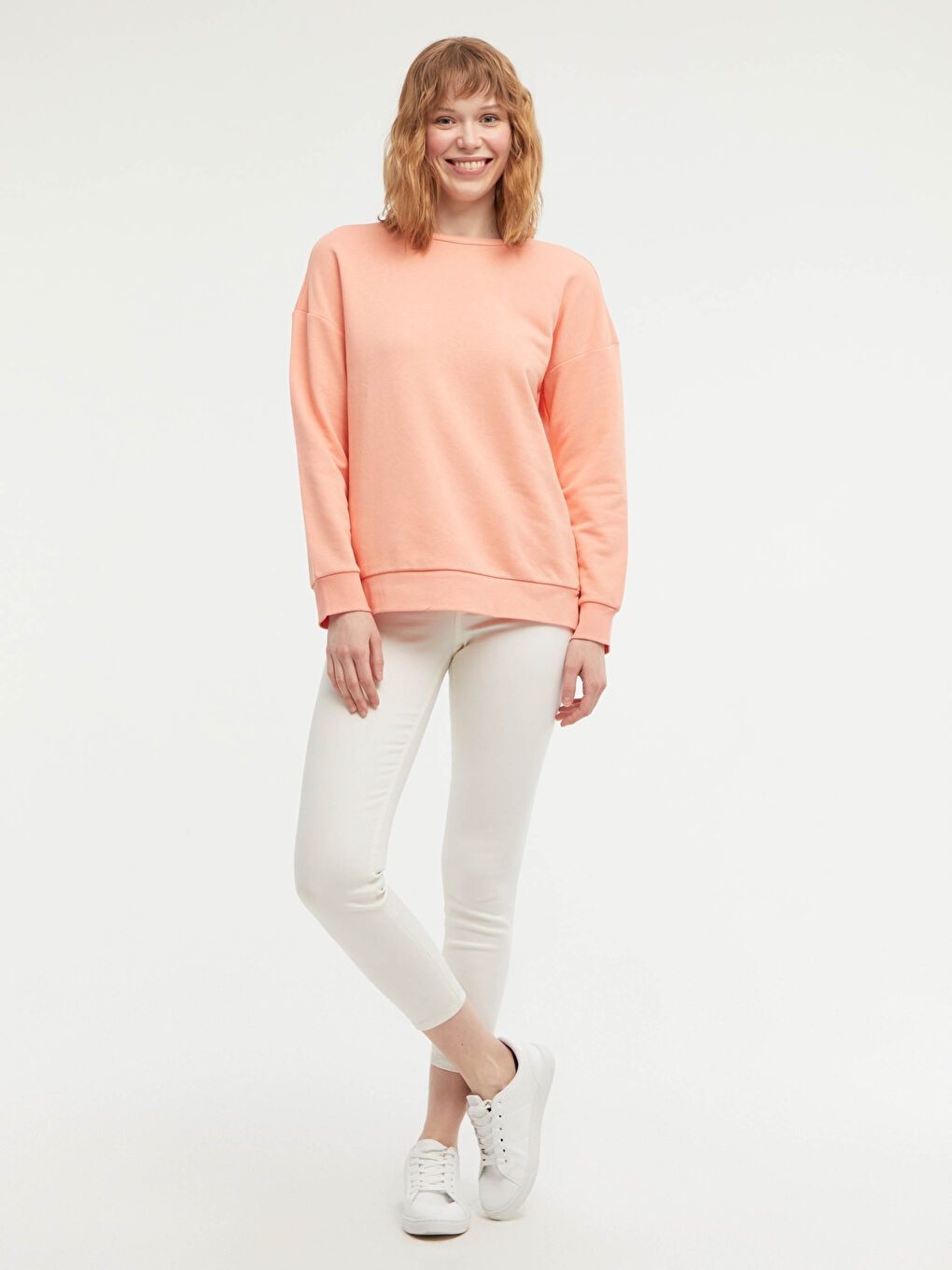 سويت شيرت نسائي برقبة دائرية وكم طويل سادة-19