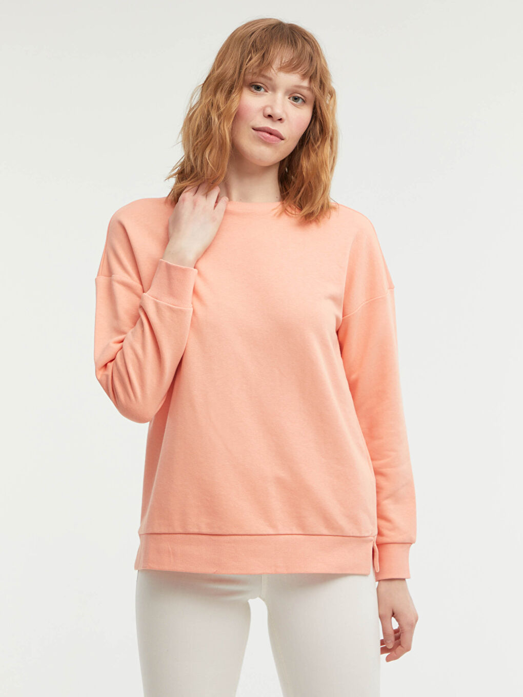 سويت شيرت نسائي برقبة دائرية وكم طويل سادة-21