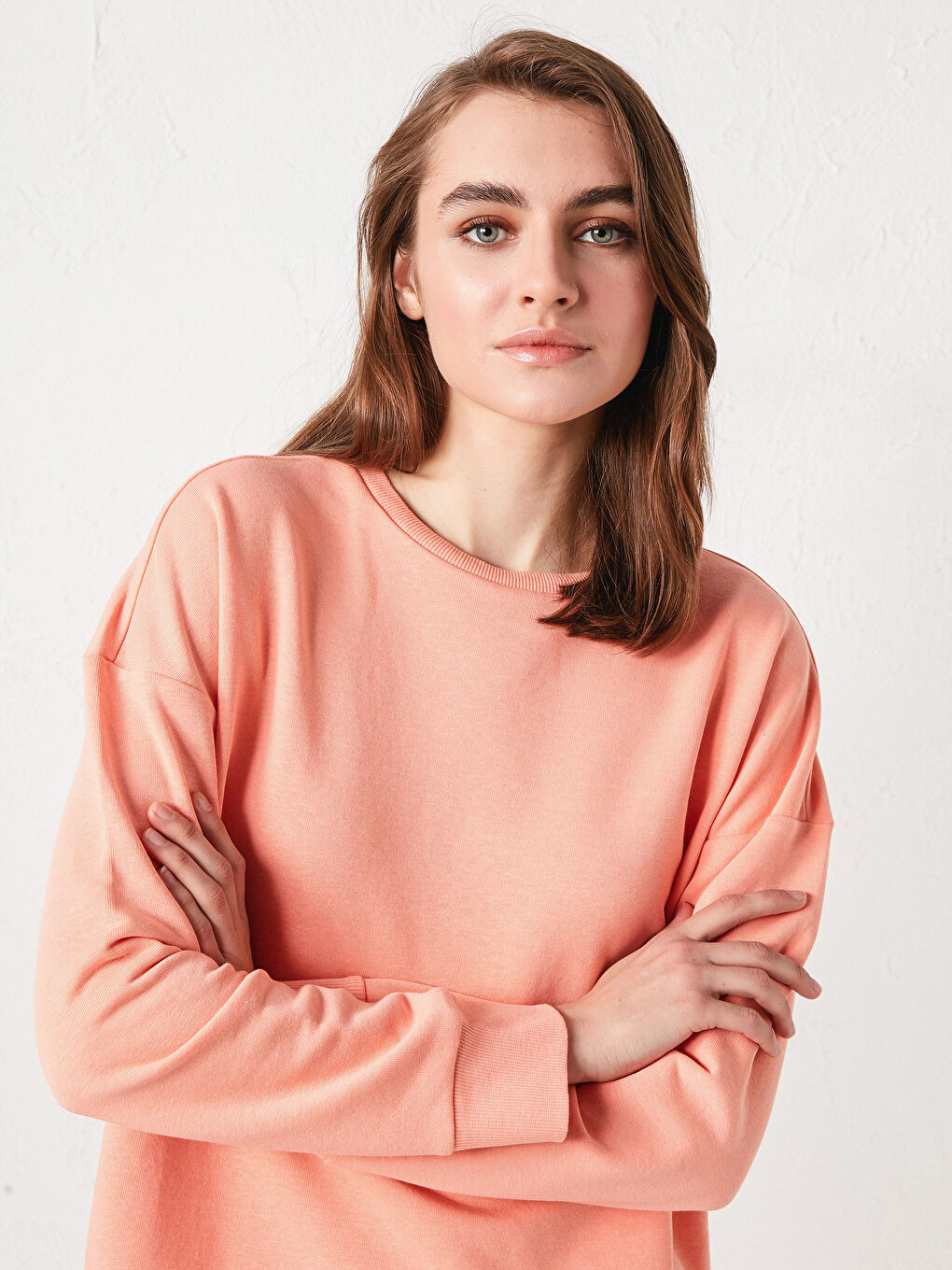 سويت شيرت نسائي برقبة دائرية وكم طويل سادة-14