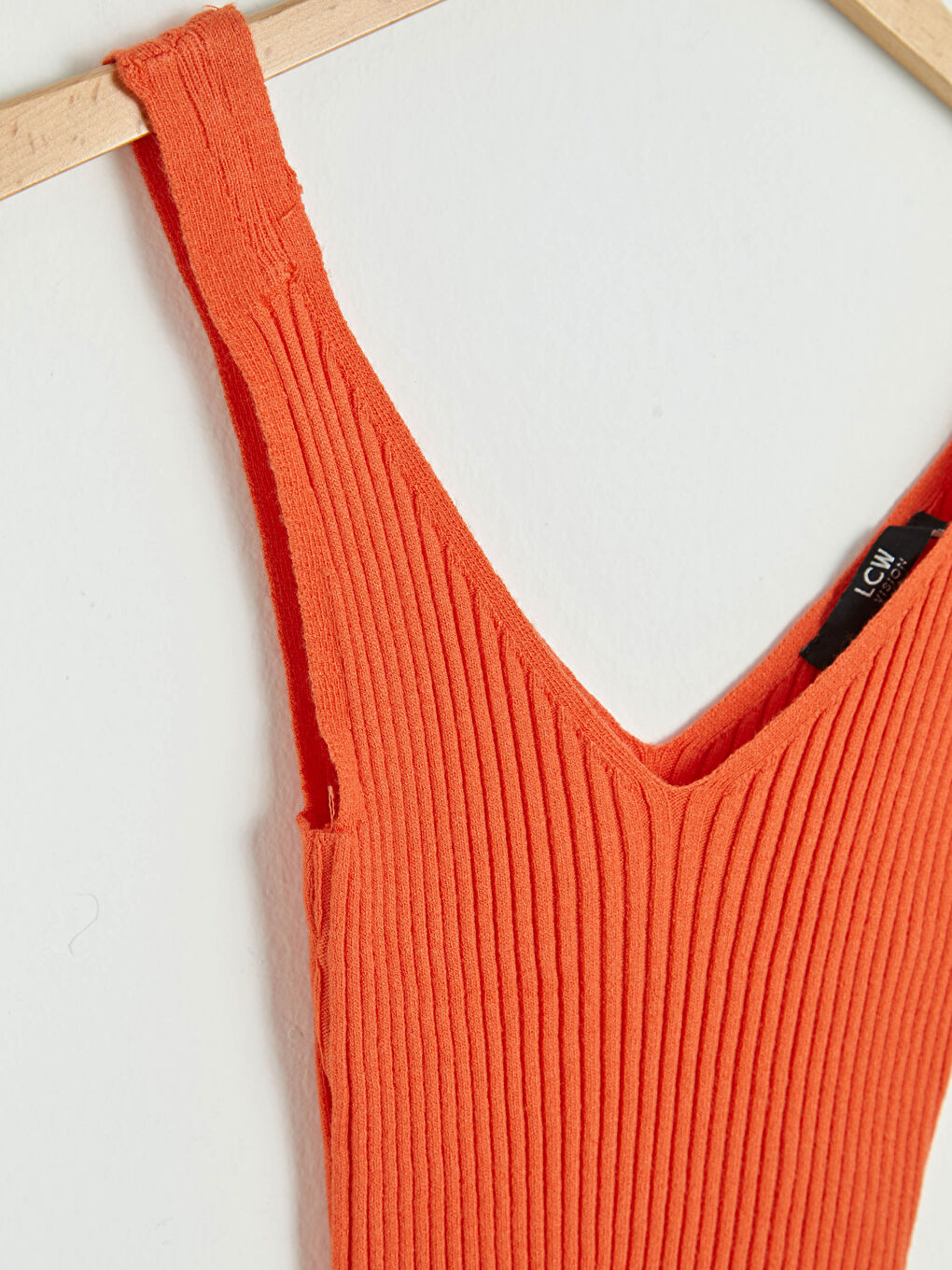 Débardeur Court à Bretelles Droites et Encolure en V pour Femmes en Tricot-10