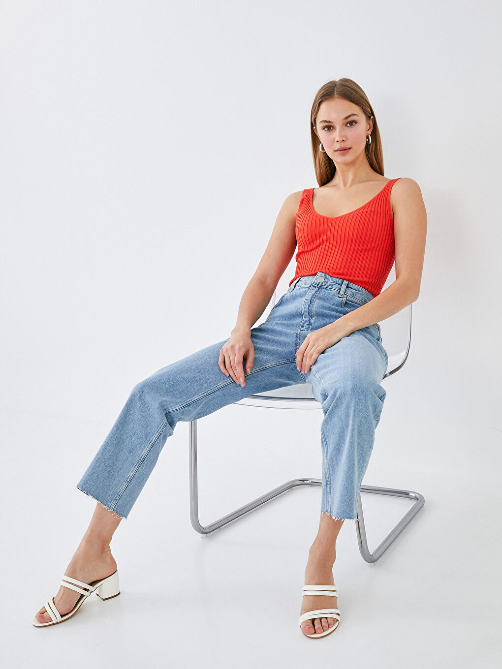 Débardeur Court à Bretelles Droites et Encolure en V pour Femmes en Tricot-3