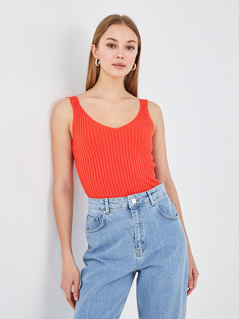 Débardeur Court à Bretelles Droites et Encolure en V pour Femmes en Tricot