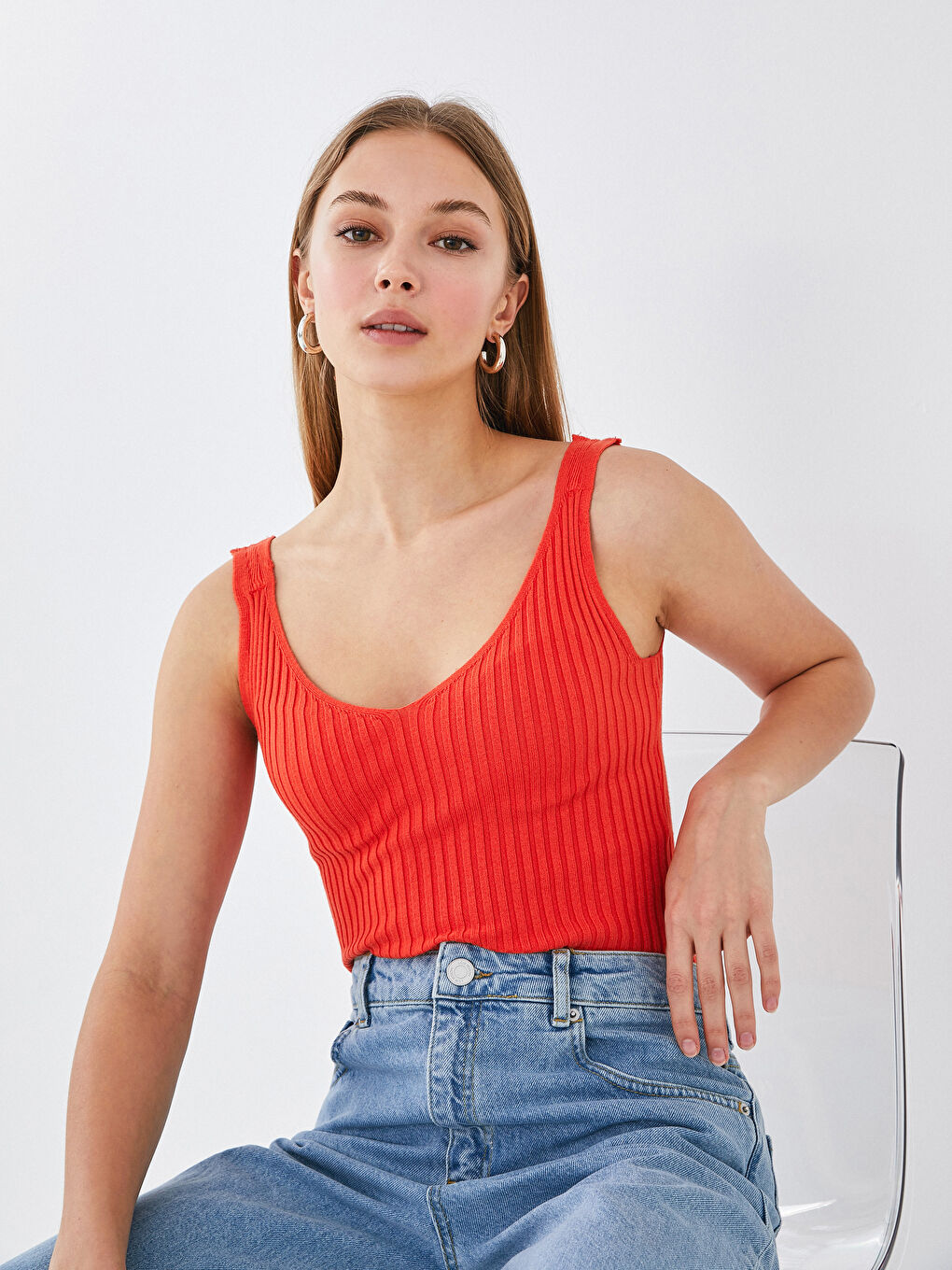 Débardeur Court à Bretelles Droites et Encolure en V pour Femmes en Tricot-1