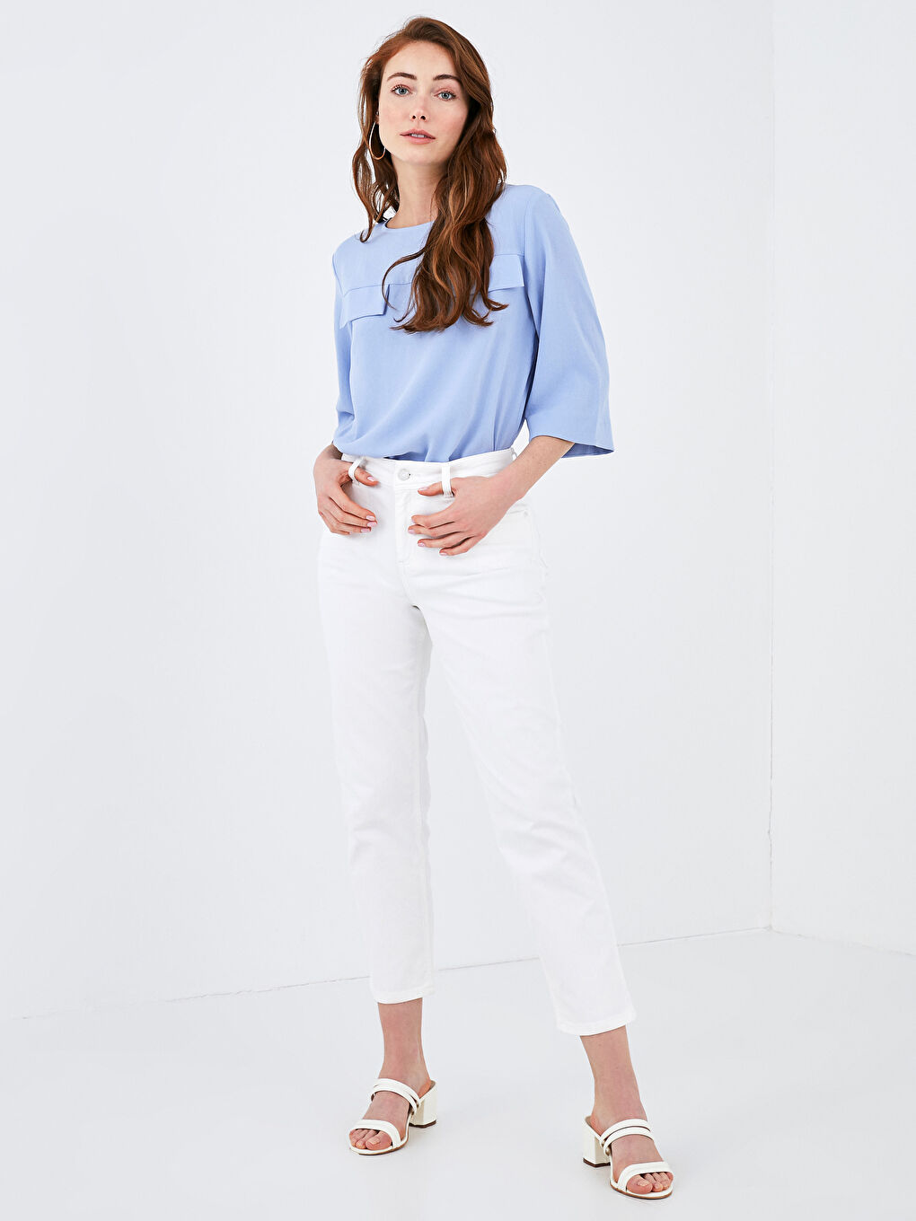 بلوزة نسائية بياقة دائرية سادة بأكمام قصيرة-1