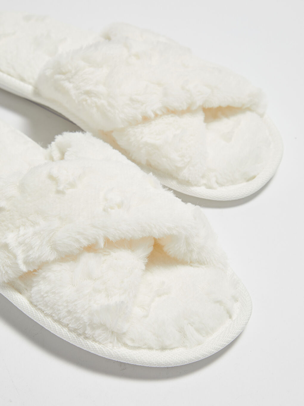 Ekru Çapraz Bantlı Pelüş Kadın Ev Terliği-4