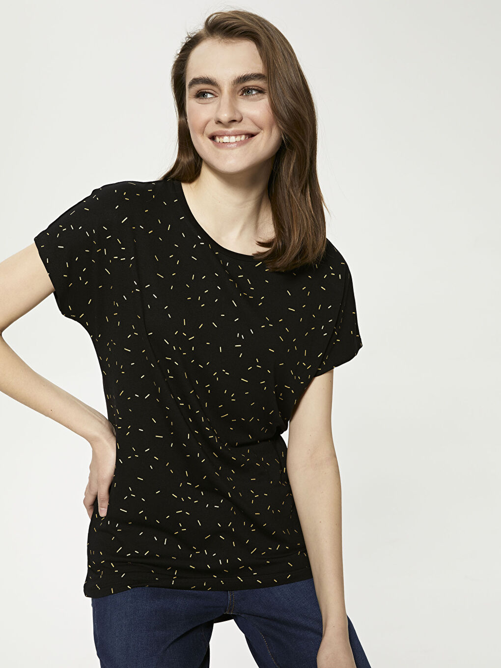 Siyah Bisiklet Yaka Baskılı Kısa Kollu Viskon Kadın Tişört-1