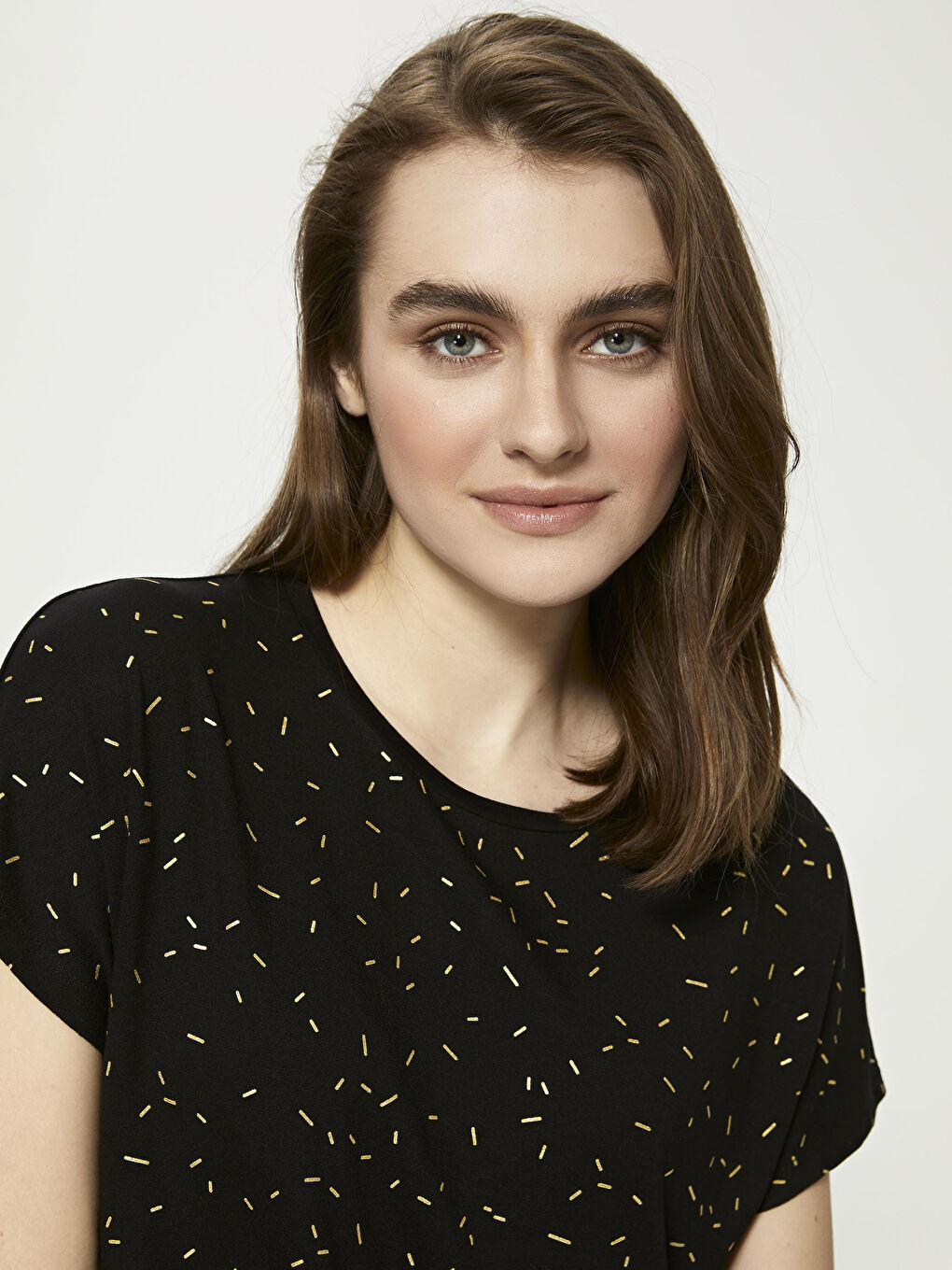 Siyah Bisiklet Yaka Baskılı Kısa Kollu Viskon Kadın Tişört-3