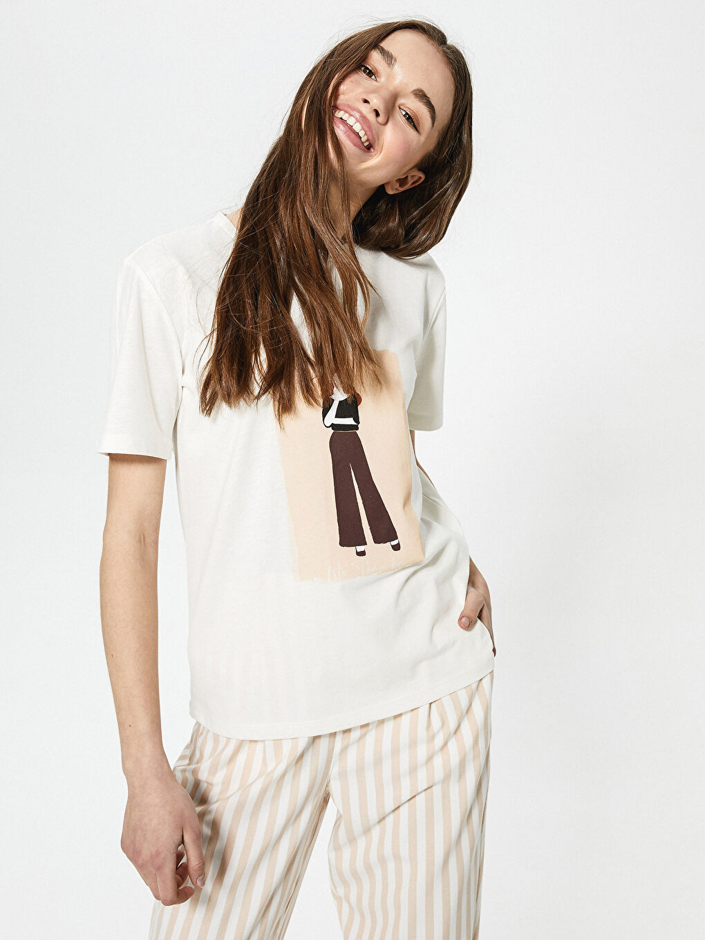 تيشيرت نسائي بأكمام قصيرة وياقة دائرية مطبوع-1