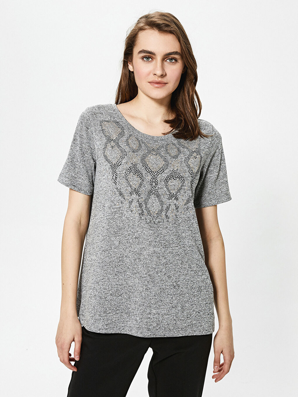 Gri Bisiklet Yaka Payet Nakışlı Kısa Kollu Kadın Bluz-1