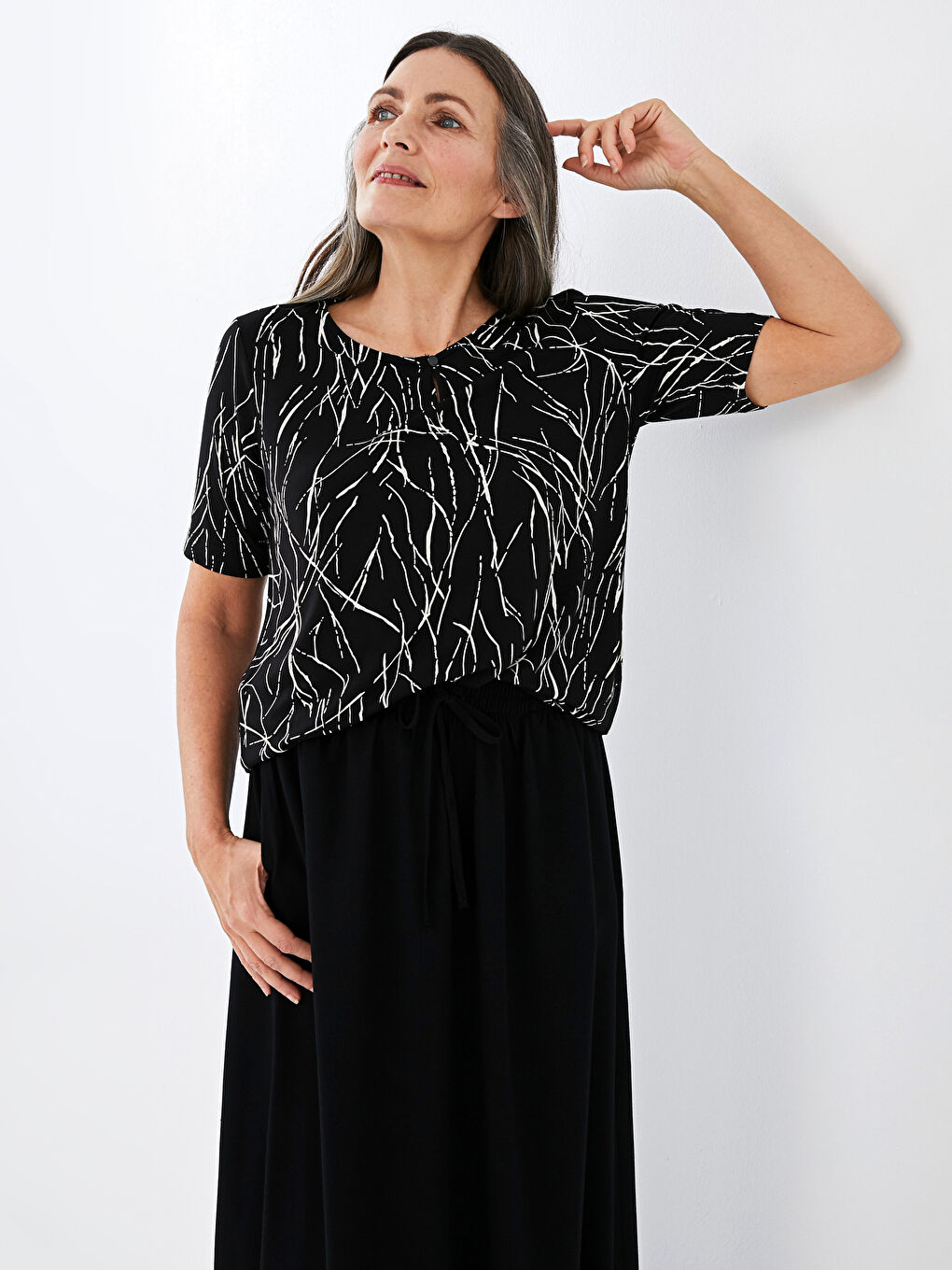 V-Neck Printed Short Sleeve Women's T-Shirt-2